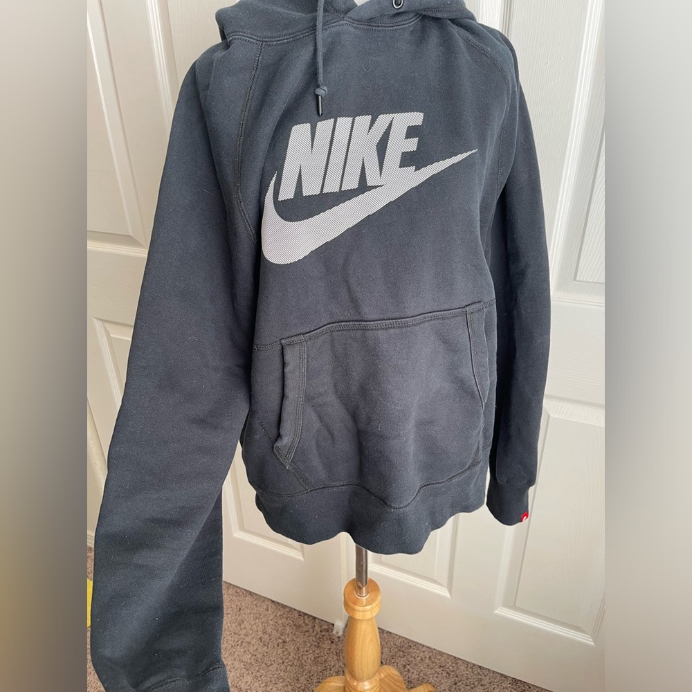 Nike Black Fleece Pullover Hoodie Size Large Regular Drawstring Logo Pockets